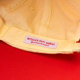 „big clit energy“ cap - yellow