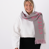 "entzück dich selbst" scarf (grey/pink)